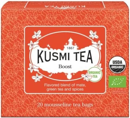 Kusmi Tea – Thé Boost Bio – Mélange Aromatisé de Maté, Thé Vert et Épices – Cannelle, Cardamome et Gingembre – Recette Tonique – Boîte de 20 Sachets Mousseline